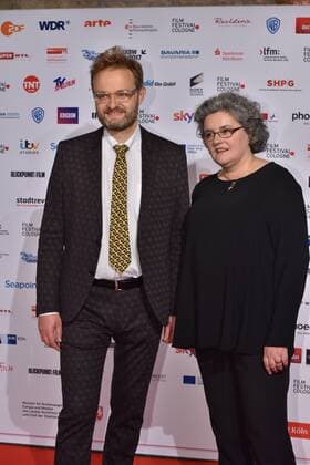 Die Dokumentarfilmer Tobias und Christiane Büchner posieren am 14.10.2016 in Köln auf dem roten Teppich beim International Film Award NRW im Rahmen des Film Festival Cologne. (vormals: Cologne Conference) ein internationales Film- und Fernsehfestival in Köln.
