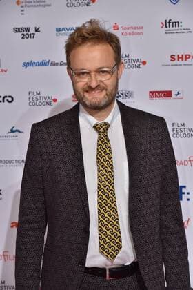 Die Dokumentarfilmer Tobias und Christiane Büchner posieren am 14.10.2016 in Köln auf dem roten Teppich beim International Film Award NRW im Rahmen des Film Festival Cologne. (vormals: Cologne Conference) ein internationales Film- und Fernsehfestival in Köln.