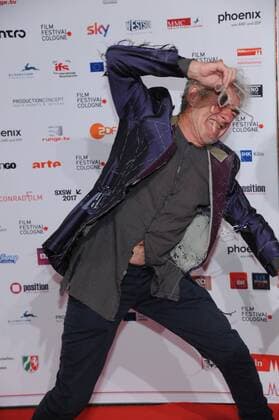 Der Regisseur Christopher Doyle posiert am 14.10.2016 in Köln auf dem roten Teppich beim International Film Award NRW im Rahmen des Film Festival Cologne. (vormals: Cologne Conference) ein internationales Film- und Fernsehfestival in Köln.