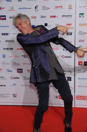 Der Regisseur Christopher Doyle posiert am 14.10.2016 in Köln auf dem roten Teppich beim International Film Award NRW im Rahmen des Film Festival Cologne. (vormals: Cologne Conference) ein internationales Film- und Fernsehfestival in Köln.