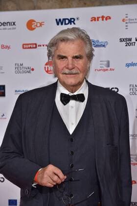 Der Schauspieler Peter Simonischek posiert am 14.10.2016 in Köln auf dem roten Teppich beim International Film Award NRW im Rahmen des Film Festival Cologne. (vormals: Cologne Conference) ein internationales Film- und Fernsehfestival in Köln.