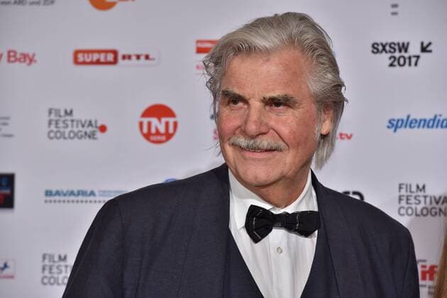 Der Schauspieler Peter Simonischek posiert am 14.10.2016 in Köln auf dem roten Teppich beim International Film Award NRW im Rahmen des Film Festival Cologne. (vormals: Cologne Conference) ein internationales Film- und Fernsehfestival in Köln.