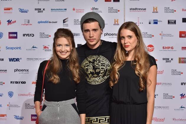 Die Schauspieler Amrei Haardt, l-r, Bela Klentze und Katrin Wolter posieren am 14.10.2016 in Köln auf dem roten Teppich beim International Film Award NRW im Rahmen des Film Festival Cologne. (vormals: Cologne Conference) ein internationales Film- und Fernsehfestival in Köln.