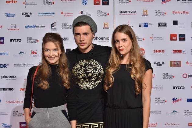 Die Schauspieler Amrei Haardt, l-r, Bela Klentze und Katrin Wolter posieren am 14.10.2016 in Köln auf dem roten Teppich beim International Film Award NRW im Rahmen des Film Festival Cologne. (vormals: Cologne Conference) ein internationales Film- und Fernsehfestival in Köln.