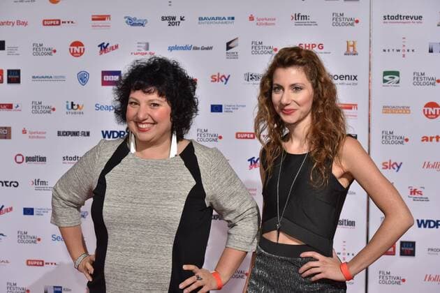 Comedian Meltem Kaptan und ihre Schwester die Schauspielerin Derya Kaptan, l-r, posiert am 14.10.2016 in Köln auf dem roten Teppich beim International Film Award NRW im Rahmen des Film Festival Cologne. (vormals: Cologne Conference) ein internationales Film- und Fernsehfestival in Köln.