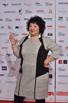 Comedian Meltem Kaptan posiert am 14.10.2016 in Köln auf dem roten Teppich beim International Film Award NRW im Rahmen des Film Festival Cologne. (vormals: Cologne Conference) ein internationales Film- und Fernsehfestival in Köln.