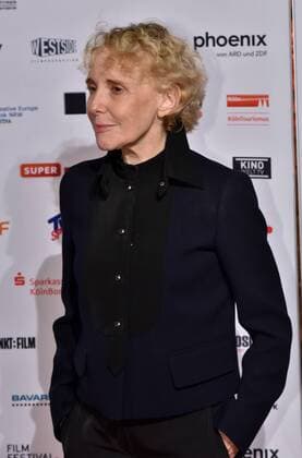 französische Filmregisseurin und Drehbuchautorin Claire Denis posiert am 14.10.2016 in Köln auf dem roten Teppich beim International Film Award NRW im Rahmen des Film Festival Cologne. (vormals: Cologne Conference) ein internationales Film- und Fernsehfestival in Köln.