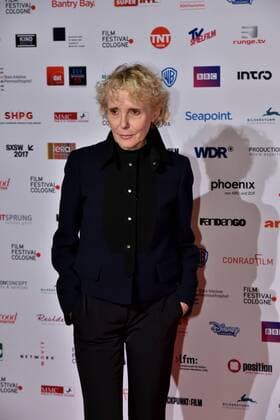französische Filmregisseurin und Drehbuchautorin Claire Denis posiert am 14.10.2016 in Köln auf dem roten Teppich beim International Film Award NRW im Rahmen des Film Festival Cologne. (vormals: Cologne Conference) ein internationales Film- und Fernsehfestival in Köln.