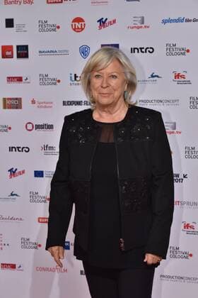 Die Regisseurin Margarethe von Trotta posiert am 14.10.2016 in Köln auf dem roten Teppich beim International Film Award NRW im Rahmen des Film Festival Cologne. (vormals: Cologne Conference) ein internationales Film- und Fernsehfestival in Köln.