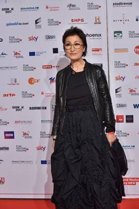 Die Schriftstellerin und Schauspielerin Renan Demirkan posiert am 14.10.2016 in Köln auf dem roten Teppich beim International Film Award NRW im Rahmen des Film Festival Cologne. (vormals: Cologne Conference) ein internationales Film- und Fernsehfestival in Köln.