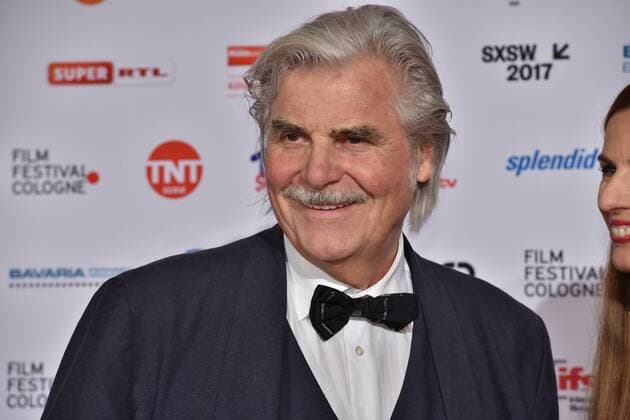 Der Schauspieler Peter Simonischek posiert am 14.10.2016 in Köln auf dem roten Teppich beim International Film Award NRW im Rahmen des Film Festival Cologne. (vormals: Cologne Conference) ein internationales Film- und Fernsehfestival in Köln.