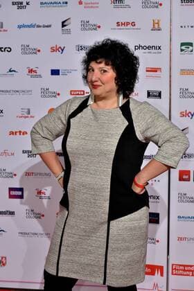 Comedian Meltem Kaptan posiert am 14.10.2016 in Köln auf dem roten Teppich beim International Film Award NRW im Rahmen des Film Festival Cologne. (vormals: Cologne Conference) ein internationales Film- und Fernsehfestival in Köln.