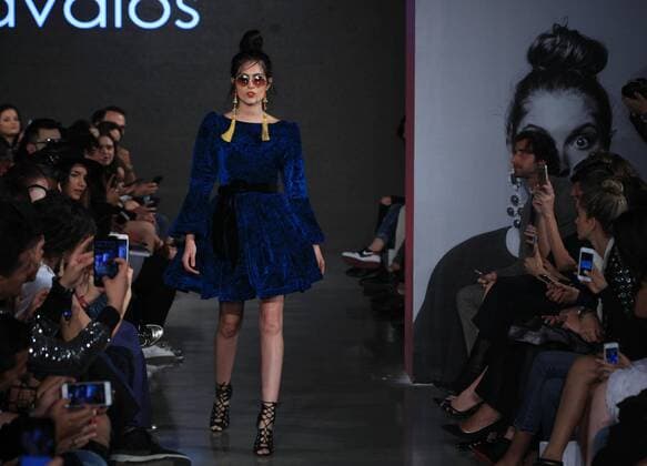 Mexico City Fashion Week - Ivan Avalos Modenschau A model presents creations by Mexican Designer Ivan Avalos, during the fourth day of the Fashion Week in Mexico City, Mexico, 14 October 2016. EFE Mario Guzman FASHION WEEK IN MEXICO !ACHTUNG: NUR REDAKTIONELLE NUTZUNG!  MEX109 20161015-636121076086058191