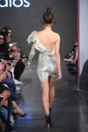 Mexico City Fashion Week - Ivan Avalos Modenschau A model presents creations by Mexican Designer Ivan Avalos, during the fourth day of the Fashion Week in Mexico City, Mexico, 14 October 2016. EFE Mario Guzman FASHION WEEK IN MEXICO !ACHTUNG: NUR REDAKTIONELLE NUTZUNG!  MEX111 20161015-636121076720502057