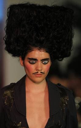 Mexico City Fashion Week - Iabel Malafacha Modenschau A model presents creations by Mexican label Malafacha, during the fourth day of the Fashion Week in Mexico City, Mexico, 14 October 2016. EFE Mario Guzman FASHION WEEK IN MEXICO !ACHTUNG: NUR REDAKTIONELLE NUTZUNG!  MEX133 20161015-636121098821963170