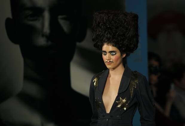 Themen der Woche Bilder des Tages Mexico City Fashion Week - Iabel Malafacha Modenschau A model presents creations by Mexican label Malafacha, during the fourth day of the Fashion Week in Mexico City, Mexico, 14 October 2016. EPA Mario Guzman FASHION WEEK IN MEXICO !ACHTUNG: NUR REDAKTIONELLE NUTZUNG!  MEX130 20161015-636121100091942888