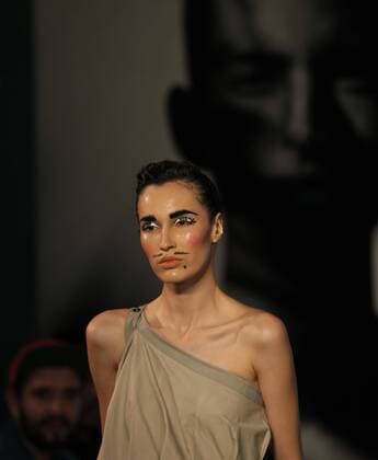 Mexico City Fashion Week - Iabel Malafacha Modenschau A model presents creations by Mexican label Malafacha, during the fourth day of the Fashion Week in Mexico City, Mexico, 14 October 2016. EPA Mario Guzman FASHION WEEK IN MEXICO !ACHTUNG: NUR REDAKTIONELLE NUTZUNG!  MEX130 20161015-636121100115342588