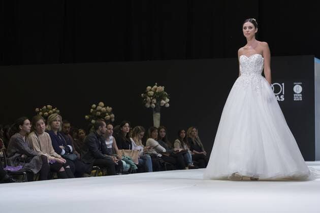 October 14, 2016 - Madrid, Spain - A model walks during Bridal Fashoin Of San Patrick show At Fashion Week Madrid 1001 Wedding, in Madrid, Spain, on October 14, 2016. Madrid Spain  - ZUMAn230