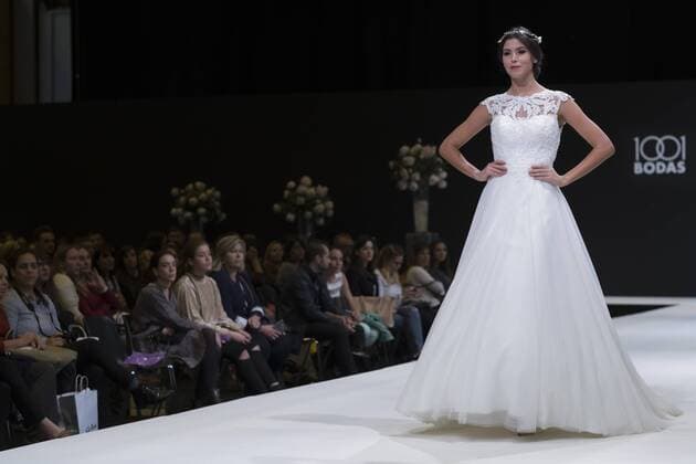 October 14, 2016 - Madrid, Spain - A model walks during Bridal Fashoin Of San Patrick show At Fashion Week Madrid 1001 Wedding, in Madrid, Spain, on October 14, 2016. Madrid Spain  - ZUMAn230