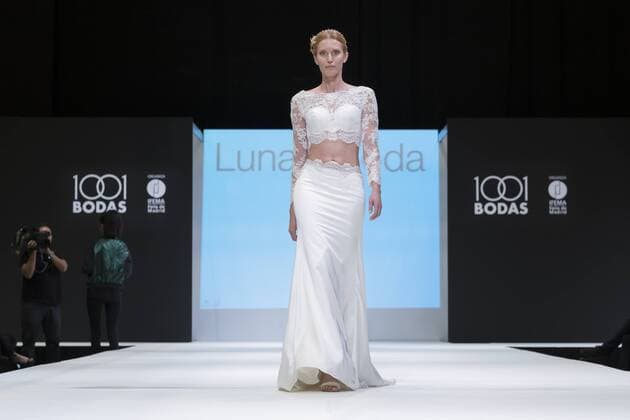 October 14, 2016 - Madrid, Spain - A model walks during Bridal Fashoin Of San Patrick show At Fashion Week Madrid 1001 Wedding, in Madrid, Spain, on October 14, 2016. Madrid Spain  - ZUMAn230