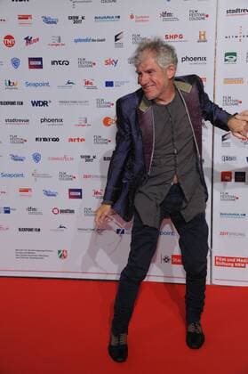 Der Regisseur Christopher Doyle posiert am 14.10.2016 in Köln auf dem roten Teppich beim International Film Award NRW im Rahmen des Film Festival Cologne. (vormals: Cologne Conference) ein internationales Film- und Fernsehfestival in Köln.