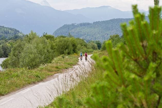 Auf dem Alpe Adria-Weg zwischen Villach und Venzone Villach Kärnten Österreich Villach