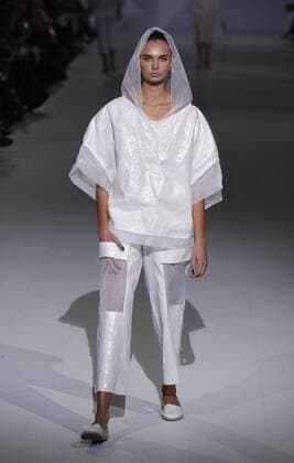 October 16, 2016 - Kiev, Ukraine - A model presents a creation by Ukrainian designer LUDMILA KISLENKO, during the Ukrainian Fashion Week in Kiev, Ukraine,on 16 October,2016. The fashion event presents Spring Summer 2017 collections by Ukrainian and International designers,from 12 to 18 October. Kiev Ukraine - ZUMAg194