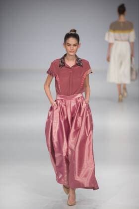 (161016) -- BUDAPEST, Oct. 16, 2016 -- A model presents a creation designed by Svetlana Jacovic of Serbia during the Mercedes-Benz Fashion Week Central Europe in Budapest, Hungary on Oct. 16, 2016.) HUNGARY-BUDAPEST-FASHION WEEK CENTRAL EUROPE AttilaxVolgyi 