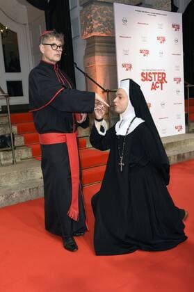 Rolf Scheider und Julian F.M. Stoeckel bei der Galapremiere des Musicals Sister Act im Stage Theater des Westens. Berlin, 16.10.2016 Foto:xF.xKernx xFuturexImage