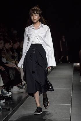Tokio Fashion Week - Ujoh Modenschau October 17, 2016 - Tokyo, Tokyo, Japan - A model walks the runway during the Ujoh show as part of Fashion Week Tokyo Spring Summer 2017. Tokyo Japan - ZUMAc166