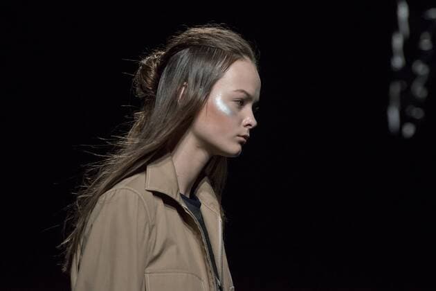 Tokio Fashion Week - Ujoh Modenschau October 17, 2016 - Tokyo, Tokyo, Japan - A model walks the runway during the Ujoh show as part of Fashion Week Tokyo Spring Summer 2017. Tokyo Japan - ZUMAc166