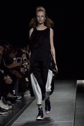 Tokio Fashion Week - Ujoh Modenschau October 17, 2016 - Tokyo, Tokyo, Japan - A model walks the runway during the Ujoh show as part of Fashion Week Tokyo Spring Summer 2017. Tokyo Japan - ZUMAc166