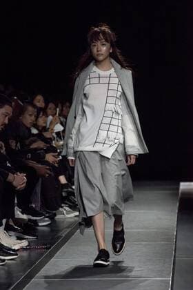 Tokio Fashion Week - Ujoh Modenschau October 17, 2016 - Tokyo, Tokyo, Japan - A model walks the runway during the Ujoh show as part of Fashion Week Tokyo Spring Summer 2017. Tokyo Japan - ZUMAc166