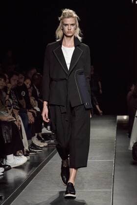 Tokio Fashion Week - Ujoh Modenschau October 17, 2016 - Tokyo, Tokyo, Japan - A model walks the runway during the Ujoh show as part of Fashion Week Tokyo Spring Summer 2017. Tokyo Japan - ZUMAc166