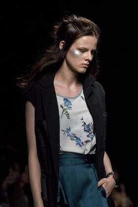 Tokio Fashion Week - Ujoh Modenschau October 17, 2016 - Tokyo, Tokyo, Japan - A model walks the runway during the Ujoh show as part of Fashion Week Tokyo Spring Summer 2017. Tokyo Japan - ZUMAc166