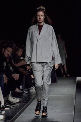 Tokio Fashion Week - Ujoh Modenschau October 17, 2016 - Tokyo, Tokyo, Japan - A model walks the runway during the Ujoh show as part of Fashion Week Tokyo Spring Summer 2017. Tokyo Japan - ZUMAc166