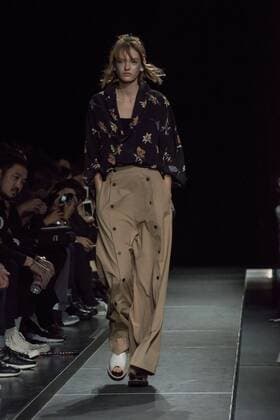 Tokio Fashion Week - Ujoh Modenschau October 17, 2016 - Tokyo, Tokyo, Japan - A model walks the runway during the Ujoh show as part of Fashion Week Tokyo Spring Summer 2017. Tokyo Japan - ZUMAc166