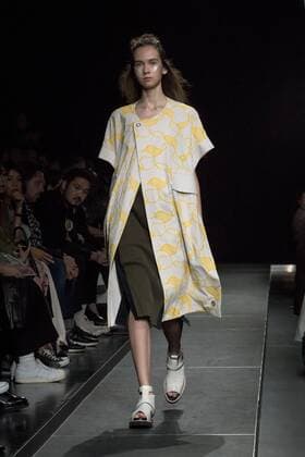 Tokio Fashion Week - Ujoh Modenschau October 17, 2016 - Tokyo, Tokyo, Japan - A model walks the runway during the Ujoh show as part of Fashion Week Tokyo Spring Summer 2017. Tokyo Japan - ZUMAc166