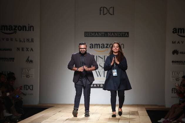 India Fashion Week - Hemant und Nandita Modenschau NEW DELHI, INDIA - OCTOBER 15: Designers Hemant and Nandita during their show at Amazon India Fashion Week Spring-Summer 17 at NSIC Exhibition Complex on October 15, 2016 in New Delhi, India. (Photo by Amal Ks Hindustan Times) Amazon India Fashion Week Spring Summer 2017
