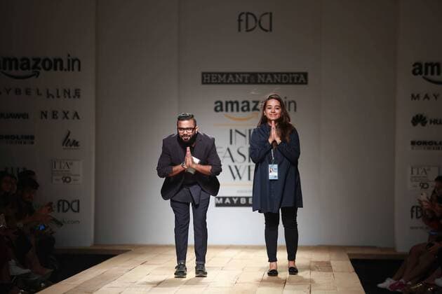 India Fashion Week - Hemant und Nandita Modenschau NEW DELHI, INDIA - OCTOBER 15: Designers Hemant and Nandita during their show at Amazon India Fashion Week Spring-Summer 17 at NSIC Exhibition Complex on October 15, 2016 in New Delhi, India. (Photo by Amal Ks Hindustan Times) Amazon India Fashion Week Spring Summer 2017