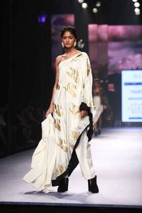 NEW DELHI, INDIA - OCTOBER 15: A model showcases the creation of designer Masaba Gupta during Amazon India Fashion Week Spring-Summer 17 at NSIC Exhibition Complex on October 15, 2016 in New Delhi, India. (Photo by Amal Ks Hindustan Times) Amazon India Fashion Week Spring Summer 2017