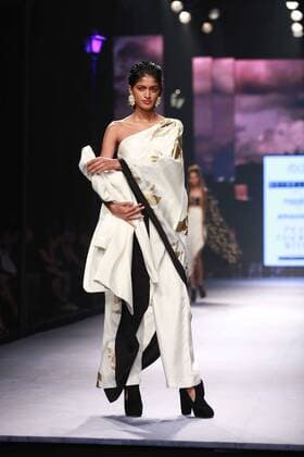 NEW DELHI, INDIA - OCTOBER 15: A model showcases the creation of designer Masaba Gupta during Amazon India Fashion Week Spring-Summer 17 at NSIC Exhibition Complex on October 15, 2016 in New Delhi, India. (Photo by Amal Ks Hindustan Times) Amazon India Fashion Week Spring Summer 2017