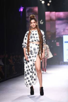 NEW DELHI, INDIA - OCTOBER 15: A model showcases the creation of designer Masaba Gupta during Amazon India Fashion Week Spring-Summer 17 at NSIC Exhibition Complex on October 15, 2016 in New Delhi, India. (Photo by Amal Ks Hindustan Times) Amazon India Fashion Week Spring Summer 2017