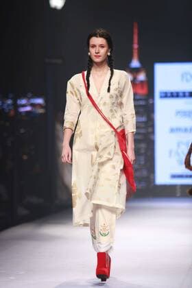 NEW DELHI, INDIA - OCTOBER 15: A model showcases the creation of designer Masaba Gupta during Amazon India Fashion Week Spring-Summer 17 at NSIC Exhibition Complex on October 15, 2016 in New Delhi, India. (Photo by Amal Ks Hindustan Times) Amazon India Fashion Week Spring Summer 2017