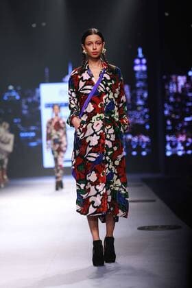 NEW DELHI, INDIA - OCTOBER 15: A model showcases the creation of designer Masaba Gupta during Amazon India Fashion Week Spring-Summer 17 at NSIC Exhibition Complex on October 15, 2016 in New Delhi, India. (Photo by Amal Ks Hindustan Times) Amazon India Fashion Week Spring Summer 2017