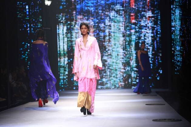 NEW DELHI, INDIA - OCTOBER 15: A model showcases the creation of designer Masaba Gupta during Amazon India Fashion Week Spring-Summer 17 at NSIC Exhibition Complex on October 15, 2016 in New Delhi, India. (Photo by Amal Ks Hindustan Times) Amazon India Fashion Week Spring Summer 2017