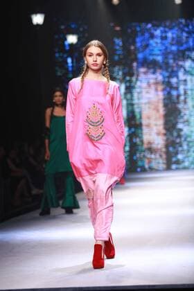 NEW DELHI, INDIA - OCTOBER 15: A model showcases the creation of designer Masaba Gupta during Amazon India Fashion Week Spring-Summer 17 at NSIC Exhibition Complex on October 15, 2016 in New Delhi, India. (Photo by Amal Ks Hindustan Times) Amazon India Fashion Week Spring Summer 2017