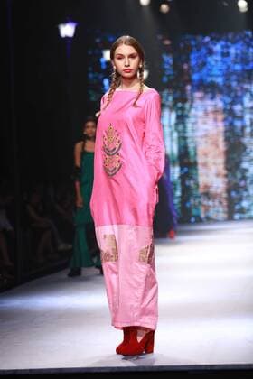 NEW DELHI, INDIA - OCTOBER 15: A model showcases the creation of designer Masaba Gupta during Amazon India Fashion Week Spring-Summer 17 at NSIC Exhibition Complex on October 15, 2016 in New Delhi, India. (Photo by Amal Ks Hindustan Times) Amazon India Fashion Week Spring Summer 2017