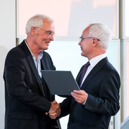 Deutscher Buchpreis, c o Börsenverein des Deutschen Buchhandels, Braubachstraße 16, 60311 Frankfurt am Main, Pressetermin, Fototermin, 17.10.2016, 2016-10-17 Bild: v.l. Bodo Kirchhoff - Preisträger Deutscher Buchpreis 2016, Heinrich Riethmüller - Vorsteher des Börsenvereins des Deutschen Buchhandels Copyright: Fotograf:xVolkerxDanzerx xAgentur:xHMBxMediax-xHeikoxBecker