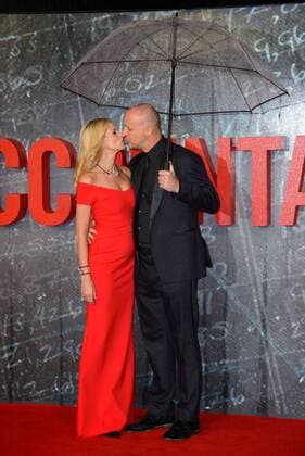 Bilder des Tages . 17 10 2016. London, United Kingdom. Gavin O Connor and Brooke Burns attend The Accountant European Premiere.  xChrisxJosephx xi-Imagesx IIM-13626-0030